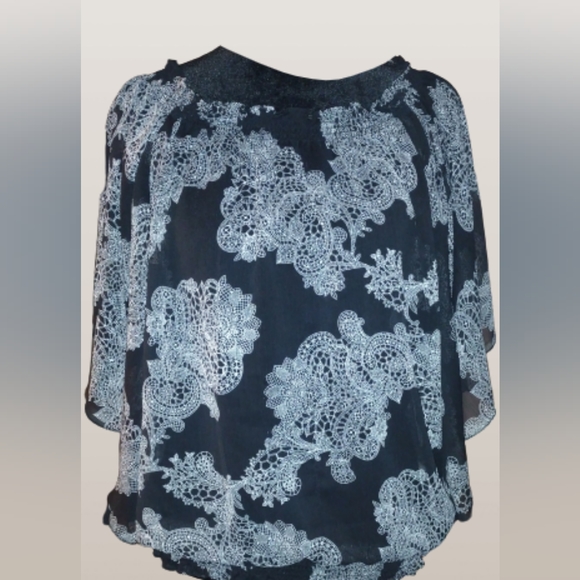 Black and white floral blouse - Picture 6 of 6